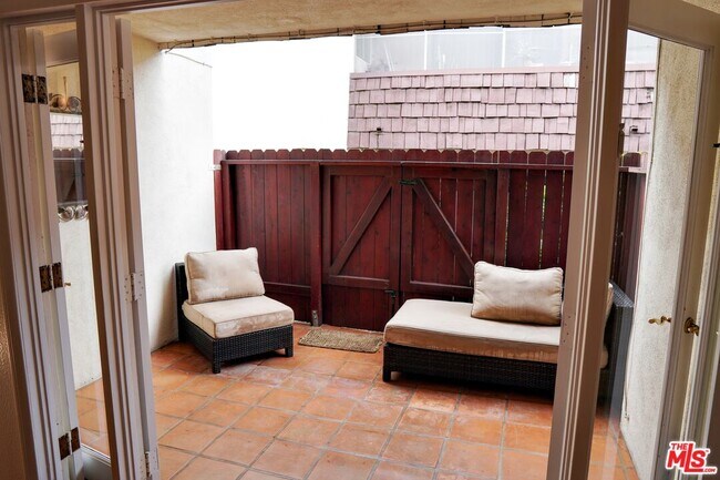 Building Photo - 2418 Graham Ave