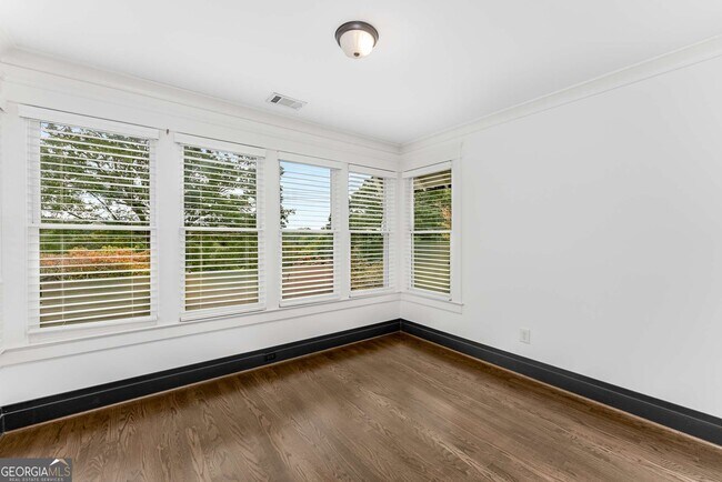 Building Photo - 546 Candler Park Dr NE