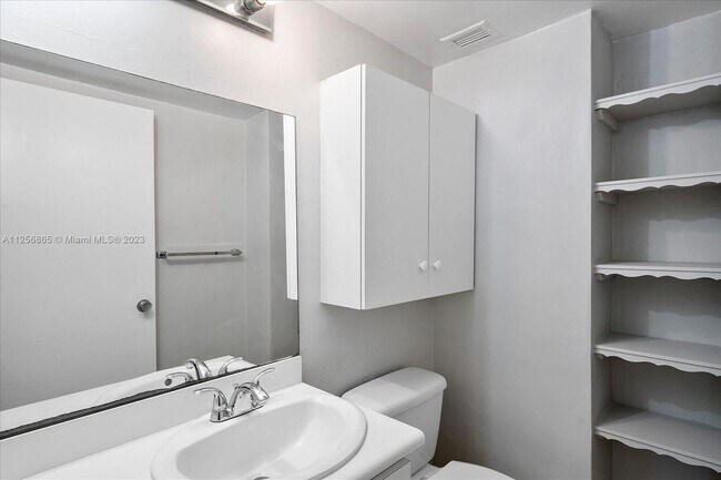 Building Photo - 9225 Collins Ave