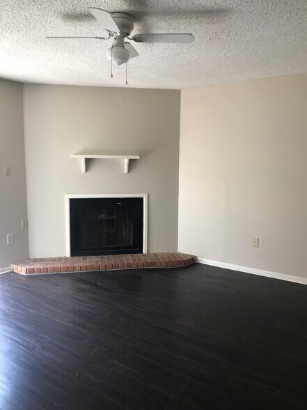 Building Photo - 8911 GSRI Ave