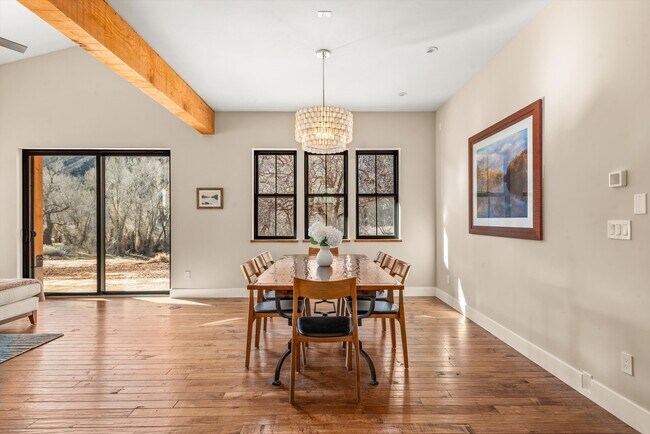 Building Photo - 106 Castle View Dr