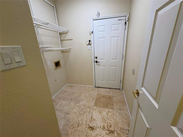 Building Photo - 512 Woodlake Dr