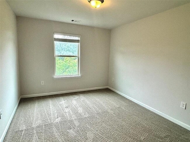 Building Photo - 1700 Paxton Dr SW