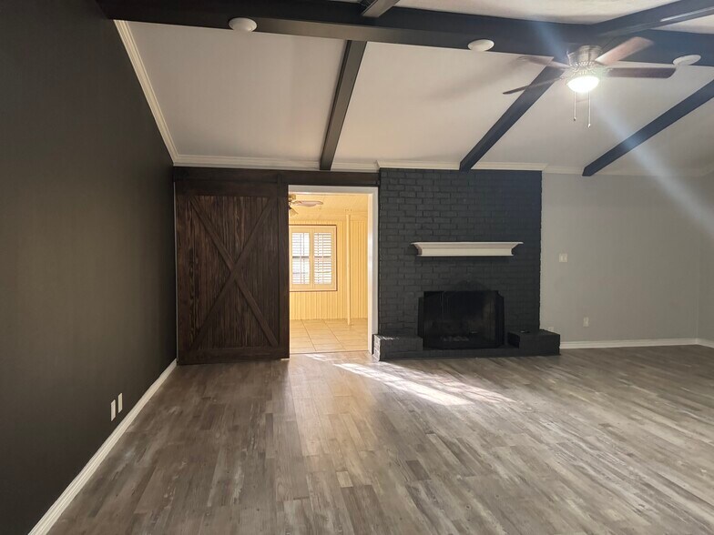 Building Photo - 8608 Geneva Ave