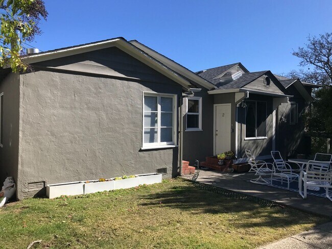 Building Photo - 10 Frances Ave