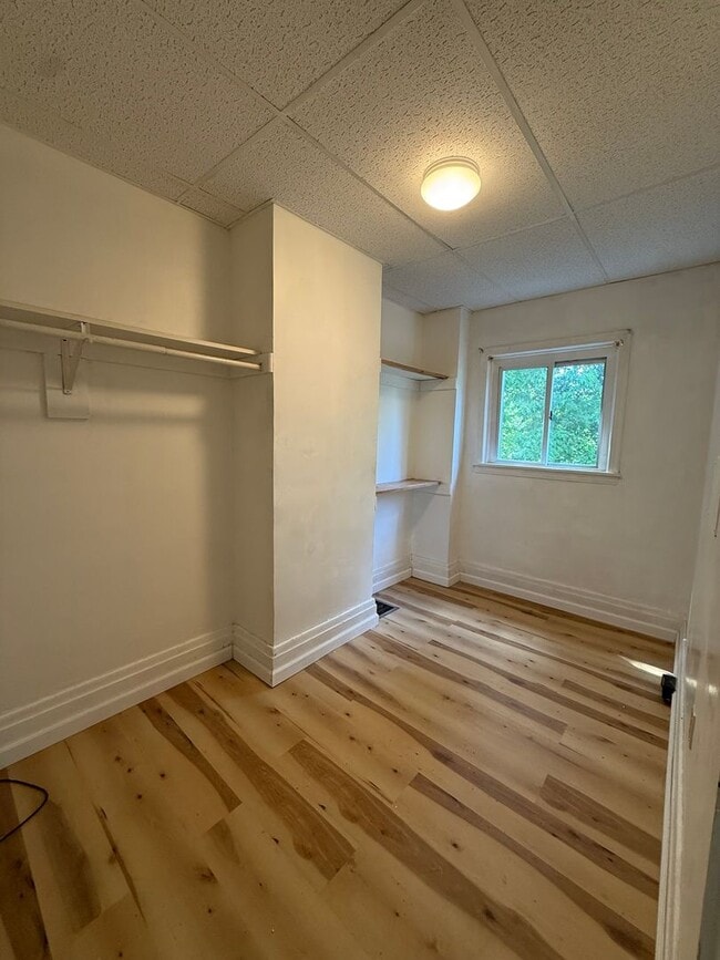 Building Photo - 1102 Langtry St