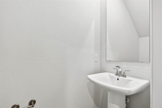Building Photo - 736 Portina Dr