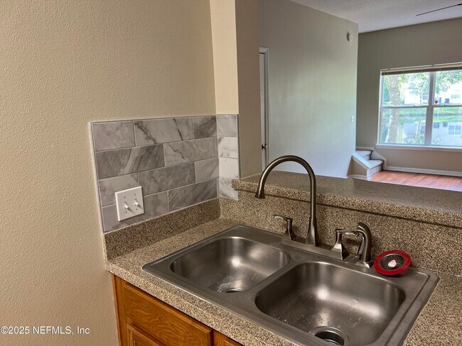 Building Photo - 621 Southbranch Dr