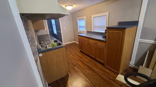 Building Photo - 112 S Crysler Ave