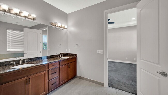 Building Photo - 94 Palm Ln