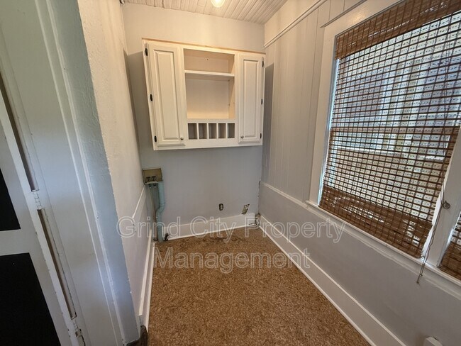 Building Photo - 653 Anderson St