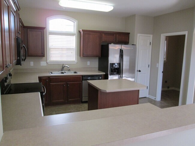 Building Photo - GREAT HOME IN GLEN LAKES