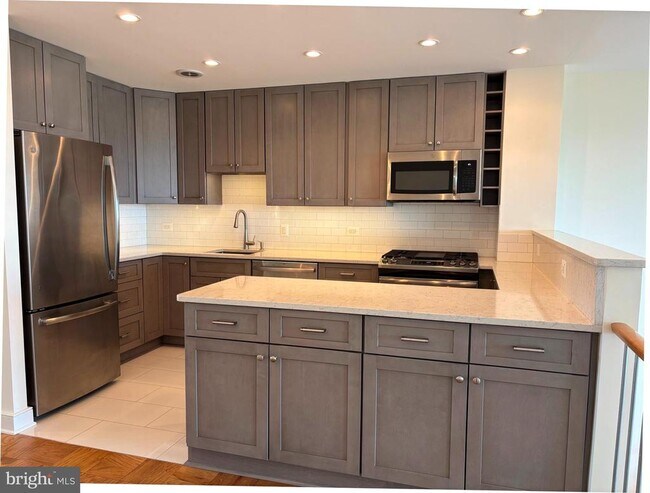 Building Photo - 1200 N Nash St