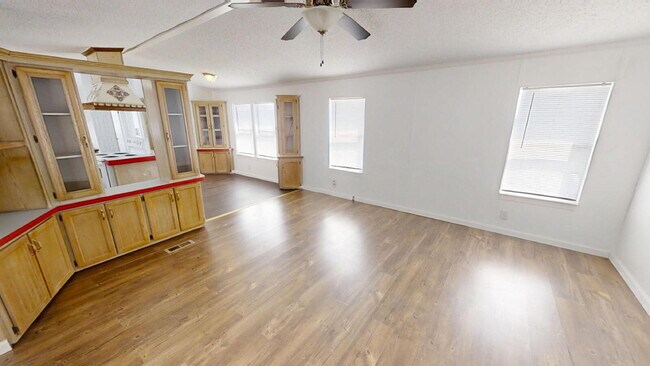 Building Photo - "Charming 3-Bed, 2-Bath Retreat in Gatesvi...