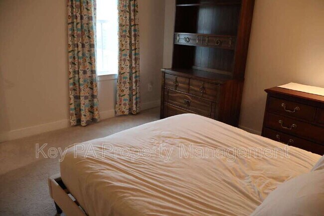 Building Photo - 659 Thomas Penn Dr