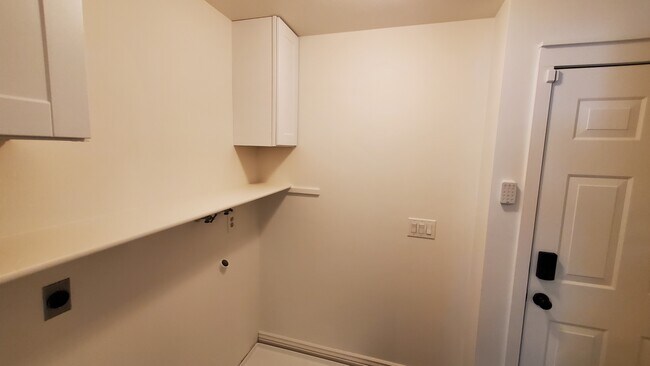 Building Photo - 9266 S Edenbrook Way
