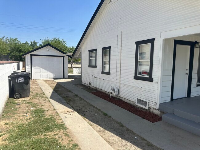 Building Photo - SMRSB