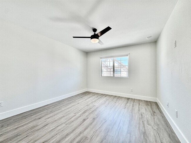 Building Photo - 8749 Scotty's Lk Ln