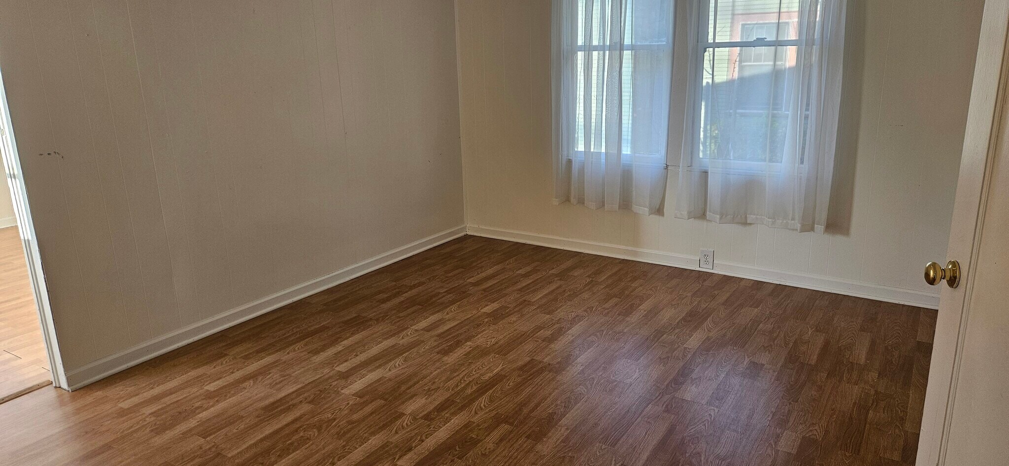 Building Photo - 609 E Main St