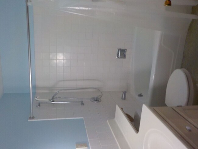 Bath - 101 S Bunker Hill Dr