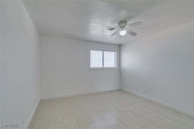 Building Photo - 6987 Mendon Ln