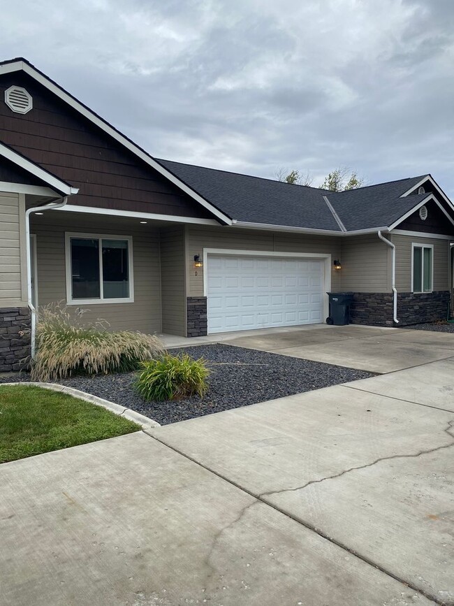 Building Photo - 312 triplex