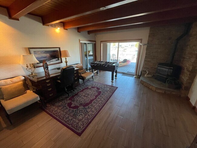 Building Photo - Large fully furnished beautiful home w/ boat dock avail. for a longterm lease or seasonal lease! ...