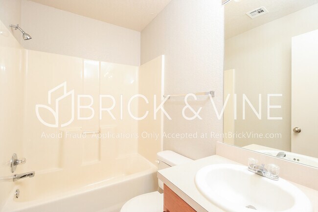 Building Photo - 5521 Del Creek Rd
