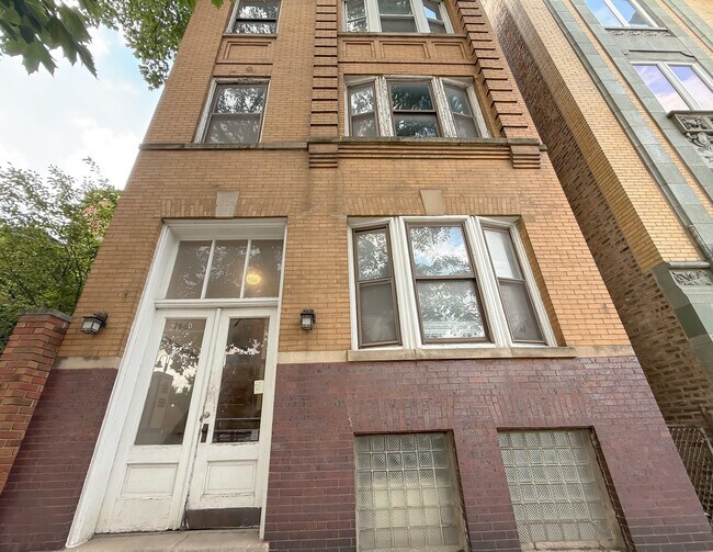 Building Photo - 1640 W Melrose St