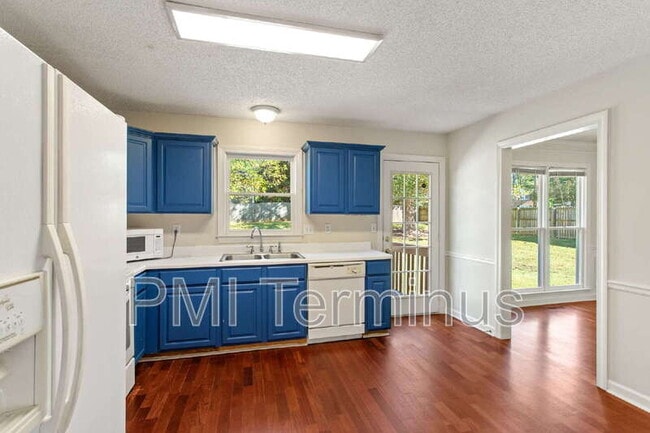 Building Photo - 76 Winward Way SE