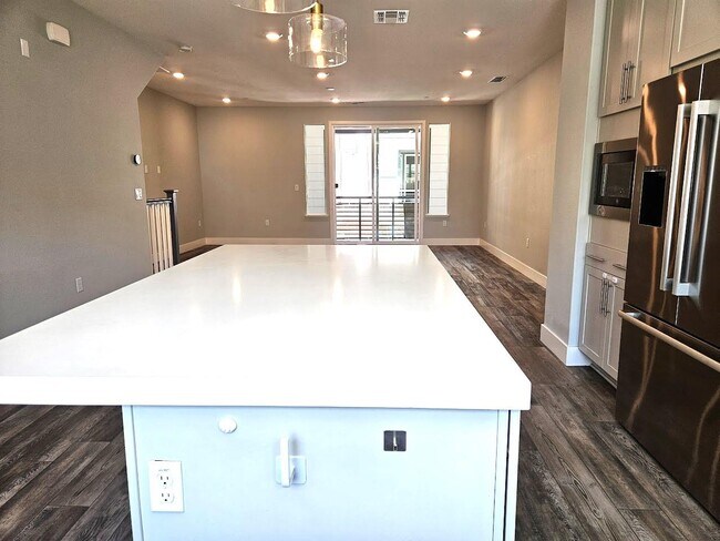 Building Photo - 122 Ranch Ln