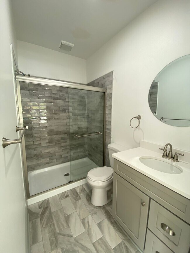 Building Photo - 627 Manor St