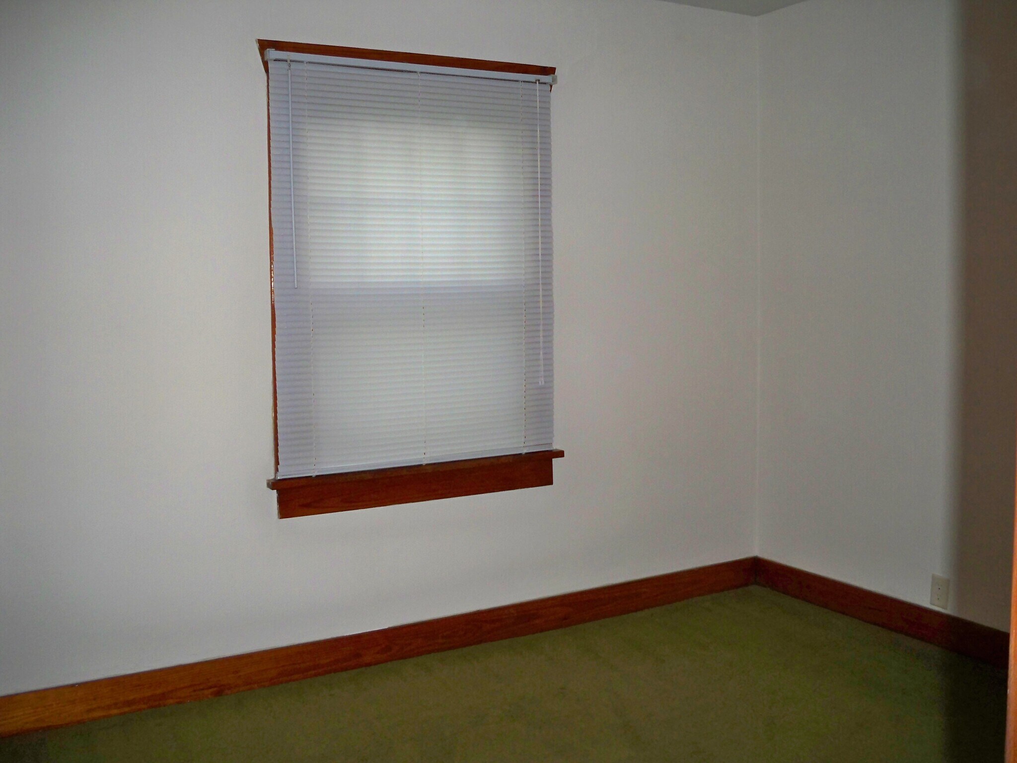 Building Photo - 331 W Cedar St