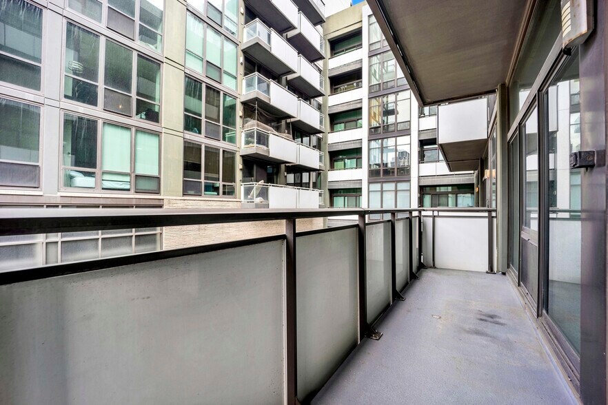 Building Photo - 660 W Wayman St