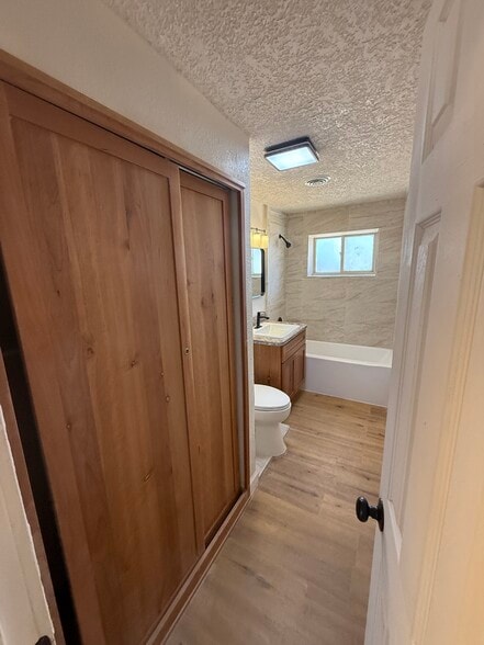 Building Photo - 37 La Ladera Rd