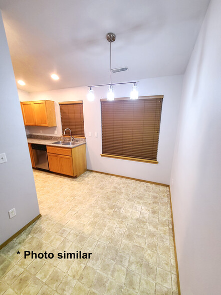 Dining Room - 213 S Dewey Ave