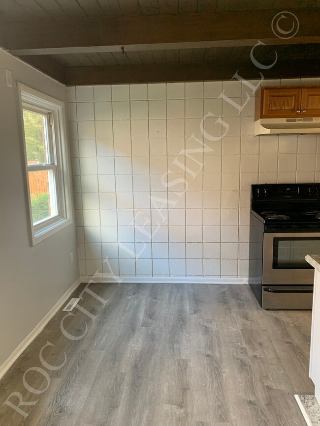 Building Photo - 455-485 Lake Avenue-