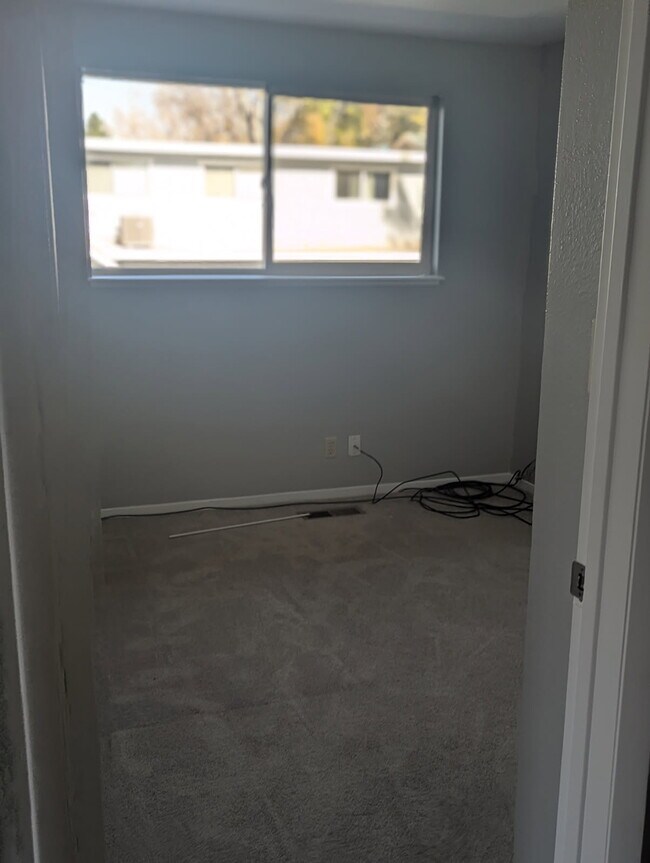 Building Photo - 1530 Chester Square