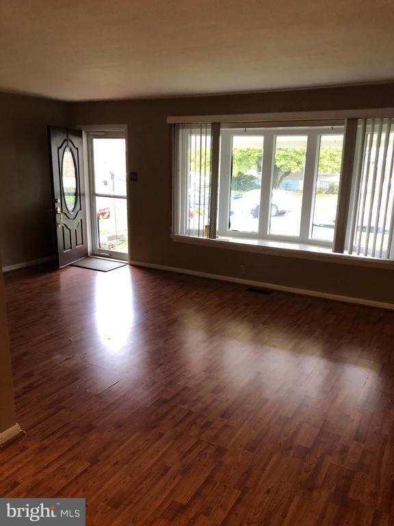 Primary Photo - 8550 Tolbut St