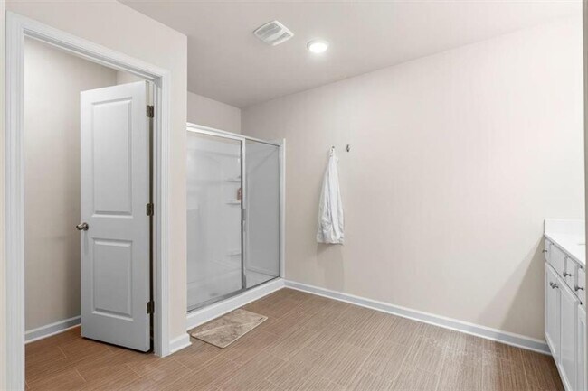 Building Photo - 1144 Westhampton Wy