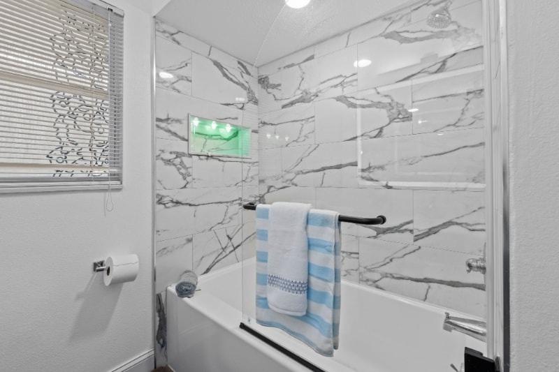 Building Photo - 228 Sunset Dr