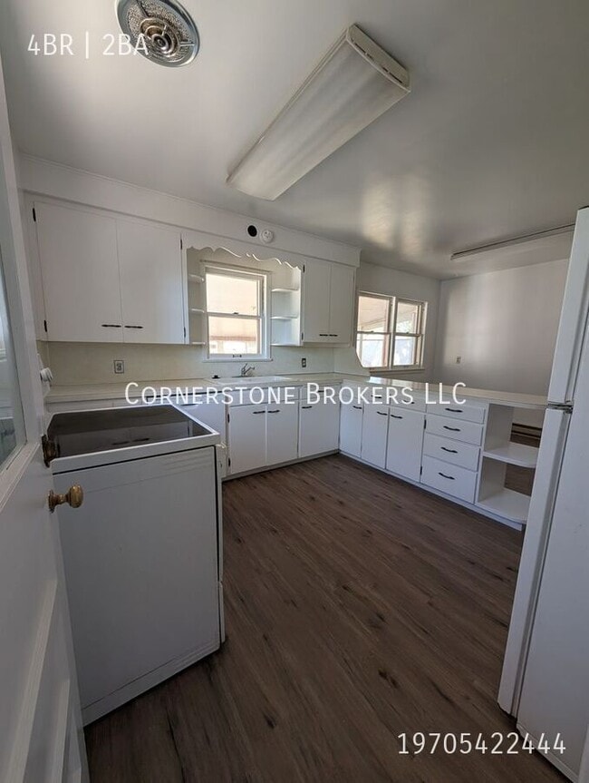 Building Photo - 509 Ensign St