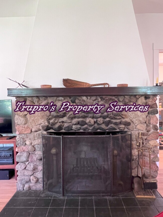 Building Photo - 13844 S Log Cabin Rd