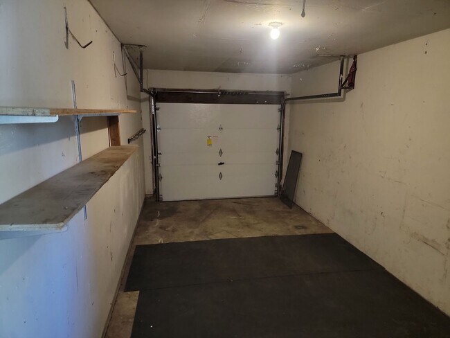 Building Photo - 819 S Felts Rd