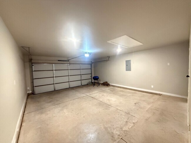 Building Photo - 6101 Poppy Dr