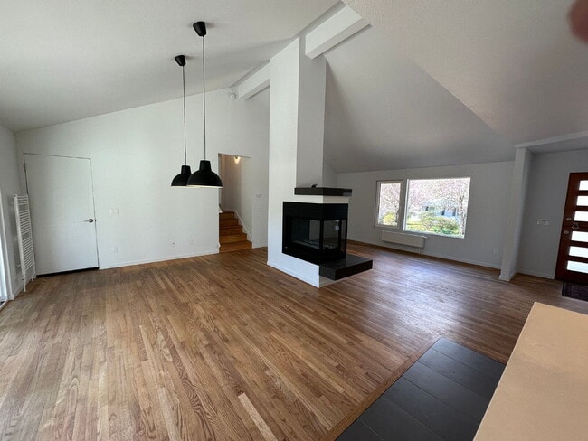 Building Photo - Beautiful Home in Cedar Hills/Commonwealth...