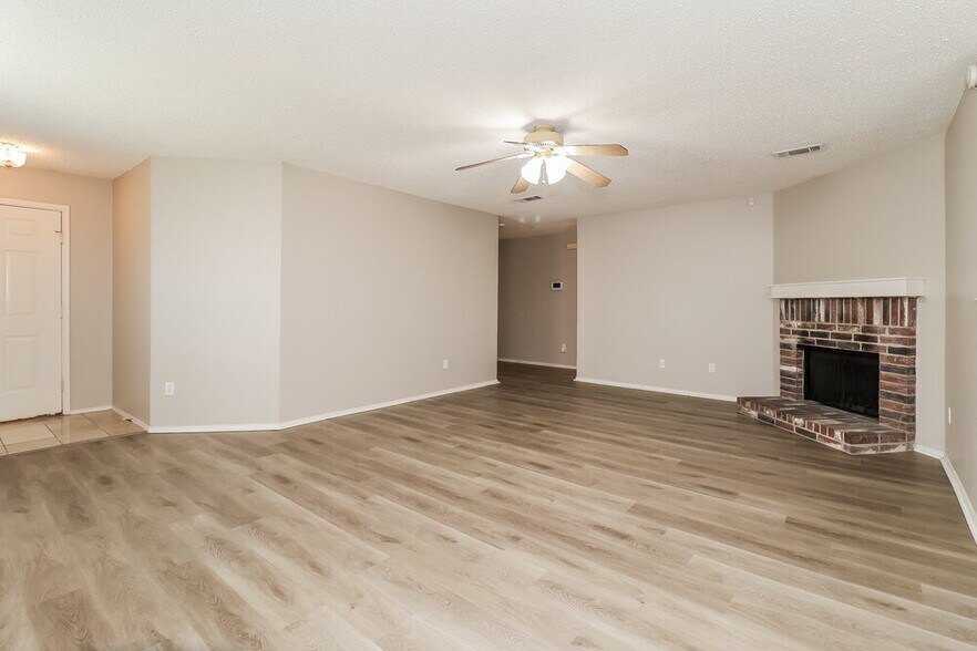 Building Photo - 5112 Royal Burgess Dr