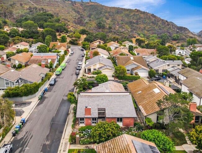 Building Photo - 1329 Avenida de Cortez