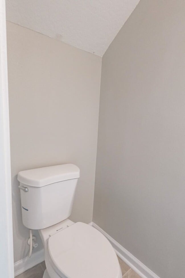 Building Photo - Coming Available