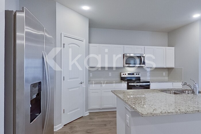 Building Photo - 130 Yardley Ct